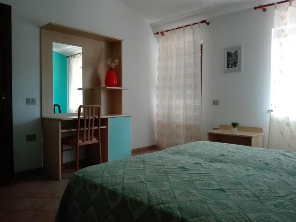 Santigu Cunventu Hotel Domus De Maria Kültér fotó